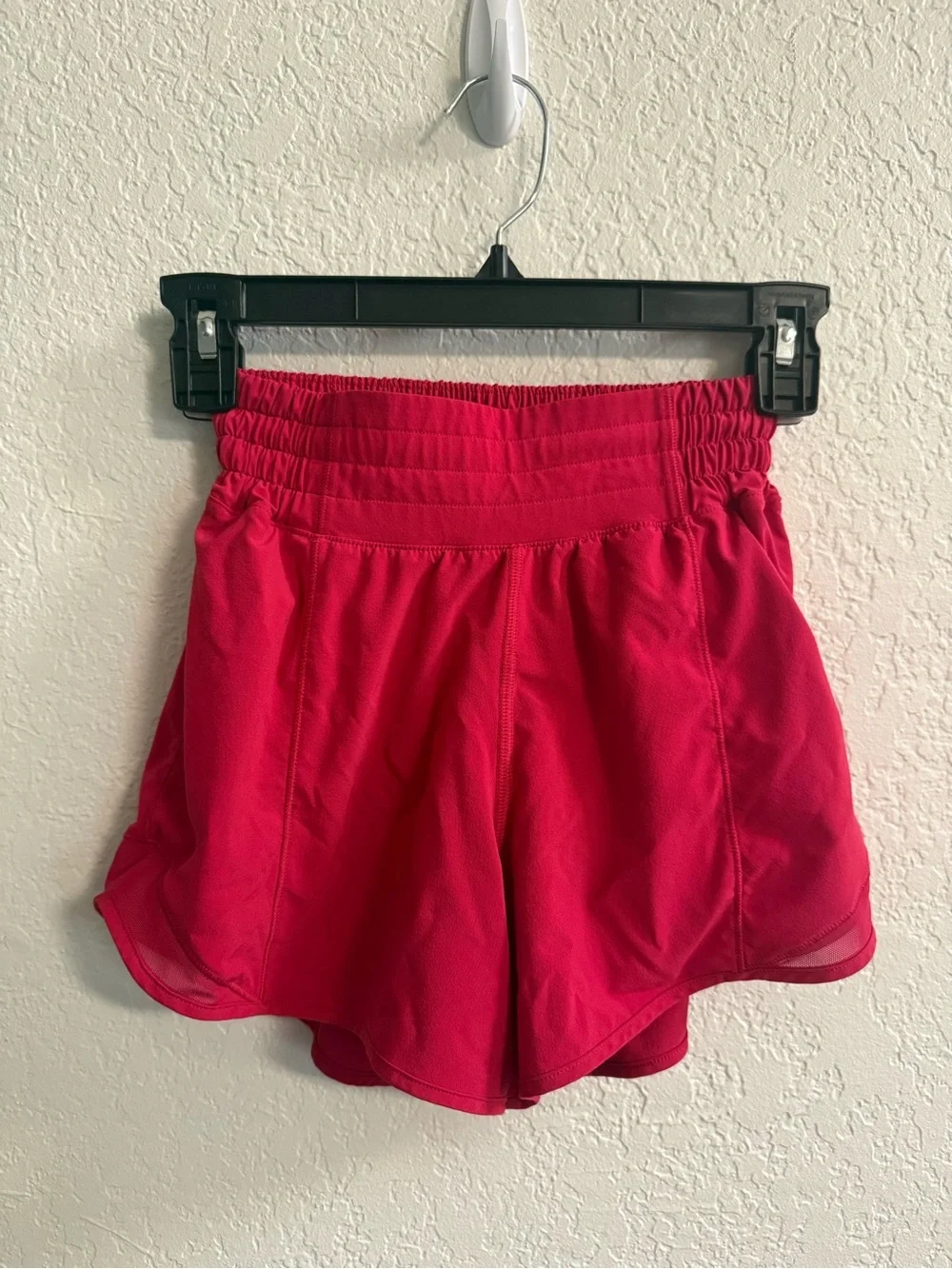 lululemon athletica Bright Pink Hotty Hot High Rise 2.5” - Picture 1 of 3